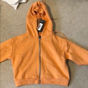 Pretty Little Thing Cropped Zip Up Hoodie in Tan